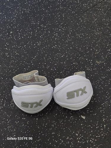 Used STX 1K DEFENSIZE ARM PADS Lacrosse Arm Pads/Guards White MD 11849-S000042256