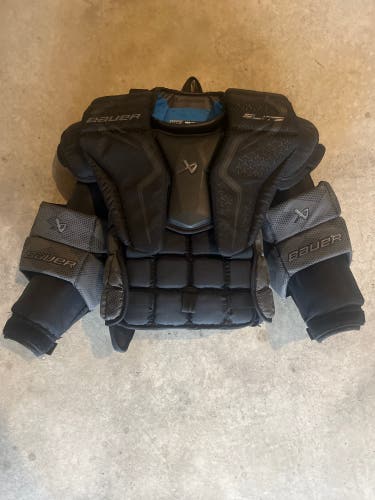 Medium 2023 Bauer Elite Goalie Chest Protector (Used)