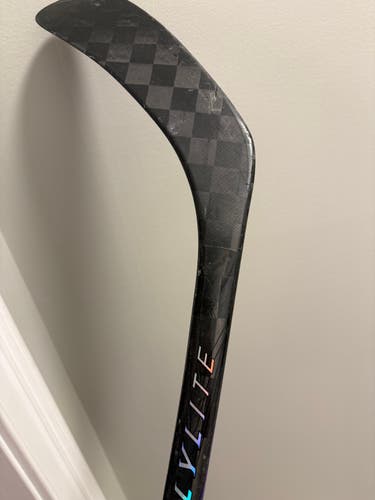 Bauer Vapor Flylite Right Handed Hockey Stick P28 40 Flex (Used)