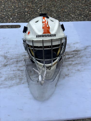 Youth 2022 Warrior R/F1 Goalie Mask (Used)