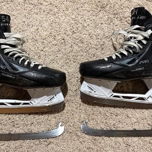 AUTHENTICATED James Hagens Game Used TRUE Catalyst Pro Skates JH Embroidered HAGENS-54 JRZ Steel