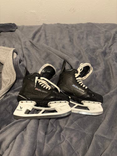 Black 2024 Bauer Supreme Shadow Hockey Skates Regular Width 7.5 (Used)
