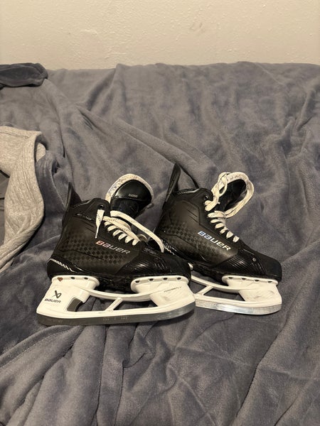 Black 2024 Bauer Supreme Shadow Hockey Skates Regular Width 7.5 (Used)
