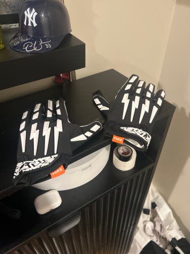Black Medium Adult Gloves (New)