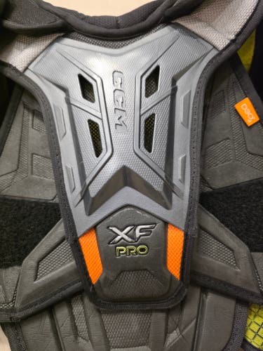 CCM Tacks XF Pro Shoulder Pads d30 junior large (Used)