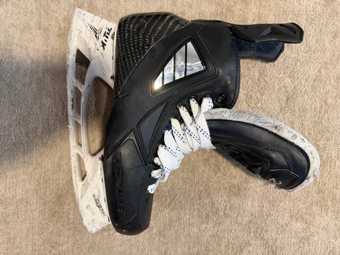 True Pro Custom Hockey Skates Regular Width Pro Stock 9 (Used)