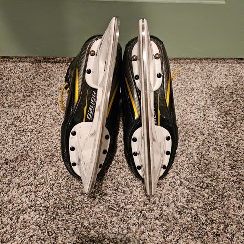 2024 Bauer Supreme M5 Pro Hockey Skates Regular Width Size 3 (Used)