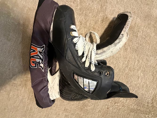 True Pro Custom Hockey Skates Regular Width Pro Stock 9 (Used)