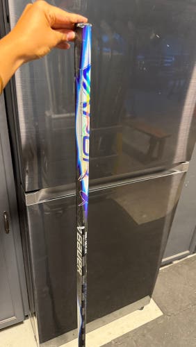 Intermediate Bauer Vapor Flylite Left Hand Hockey Stick P28 65 Flex (Used)