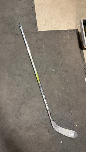 Intermediate Bauer Vapor Hyperlite 2 Left Hand Hockey Stick P28 55 Flex (Used)