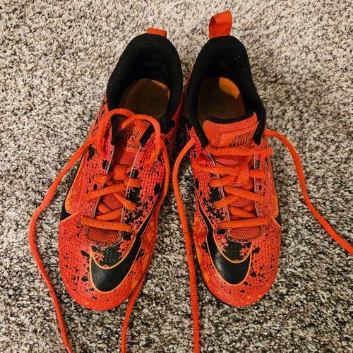 Orange Unisex 4Y (Big Kids / Youth) Youth Nike Molded Cleats Cleats (Used)