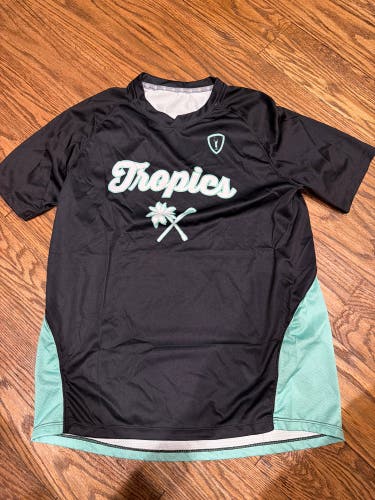 Adrenaline Tropics T-shirt (L)
