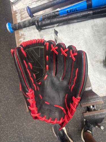Used Marucci CYPRESS SERIES BB/SB Glove RH Throw Black 11 3/4" 11337-S000493261