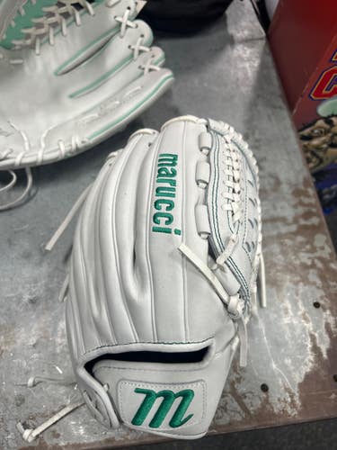 Used Marucci CYPRESS FASTPITCH BB/SB Glove RH Throw White 12 1/4" 11337-S000493256