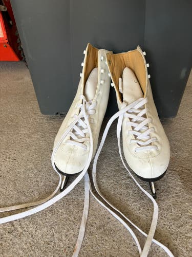 Bladerunner Figure Skates B Adult 8 (Used)