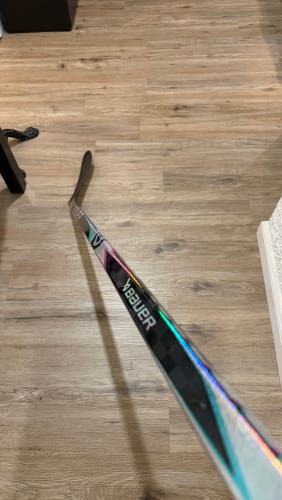 Intermediate Bauer Proto2 Right Handed Hockey Stick P28 65 Flex (Like New)