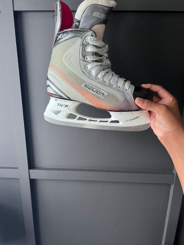 Black/Gray 2023 Bauer Vapor X4 Hockey Skates 10.5 (Used)