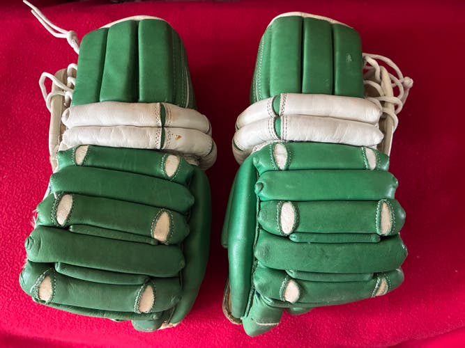 GoodSports Brand / All Leather Vintage Hockey Gloves