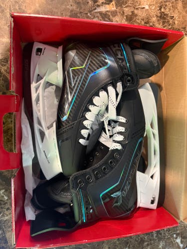 CCM Vizion Hockey Skates Regular Width 9.5 (New)