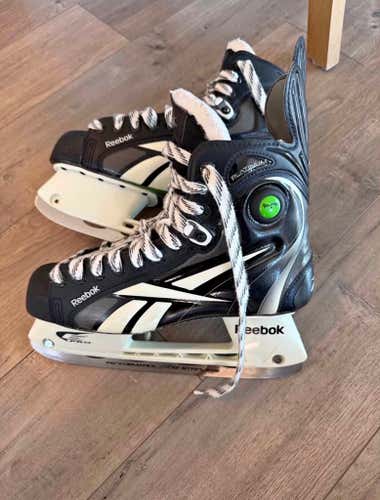 Reebok Platinum Pump NHL Hockey Skates Wide E Width size 9 (Like New)