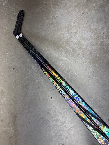 2 Pack 87 Flex Pro Kane Curve Senior Bauer Twitch Right Hand Hockey Stick (Used) Pro Stock