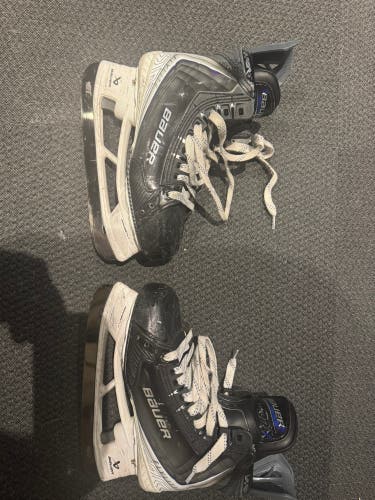 2025 Bauer Vapor Flylite Hockey Skates Regular Width Size 4.5 (Used)