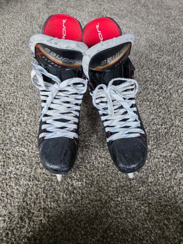 2025 Bauer Vapor Flypro Hockey Skates 6.5 (Used)