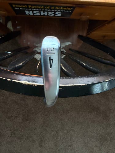 Men's Cleveland Cg16 4 iron Left Hand Stiff Flex Steel Shaft 37.5" (Used)