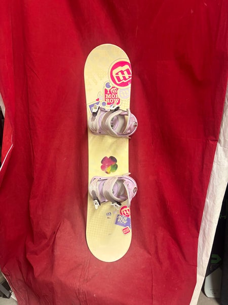 Snowboard: Morrow Wildflower children's snowboard, 118cm
Bindings: Morrow
Size: Small