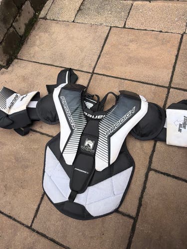 Large Bauer Prodigy Goalie Chest Protector (Used)