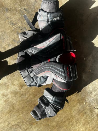 Small Bauer Vapor X2.9 Goalie Chest Protector (Used)