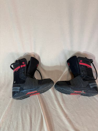 Men's Size M 12.0 (W 13.0) Morrow Snowboard Boots All Mountain (Used)