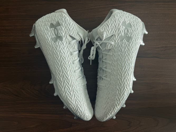 3027992-101 Under Armour New Men’s Size 16 Football Cleats