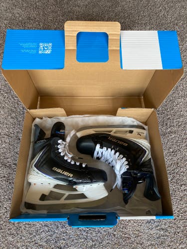 Bauer Vapor Flylite Skates 8.5 Fit 2 (Like New)