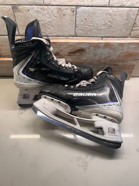 Black/White Bauer Vapor Flylite Hockey Skates Regular Width 9.5 (Used)