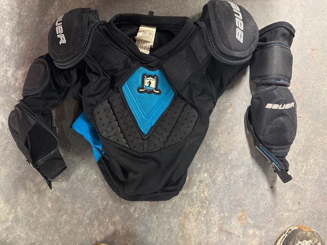 Small Junior Bauer Prodigy Shoulder Pads combo  (Used)