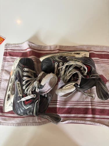 Black 2015 Bauer Vapor X Hockey Skates Extra Wide Width Size 4.5 (Used)