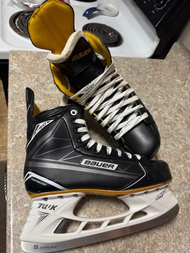 8.5D Bauer Supreme S160 ice Hockey Skates Regular Width 8.5 (Used)