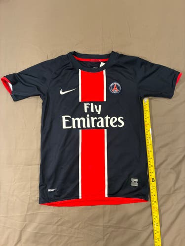 Youth Small 08-09 PSG home kit.