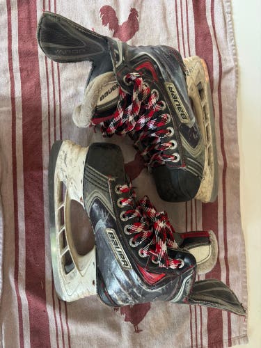 Black/Gray 2014 Bauer Vapor X Hockey Skates Extra Wide Width Size 2 (Used)
