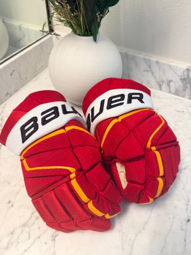 Bauer Pro Stock Calgary Flames “Ritchie”