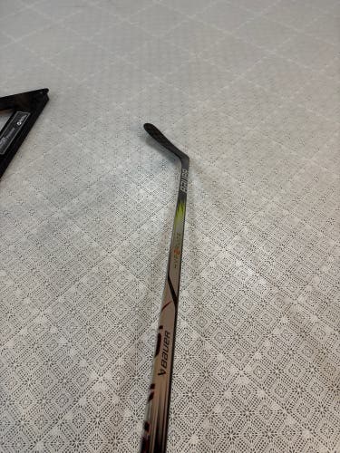 Junior Bauer Vapor Hyperlite 2 Left Hand Hockey Stick P92 50 Flex (Used)