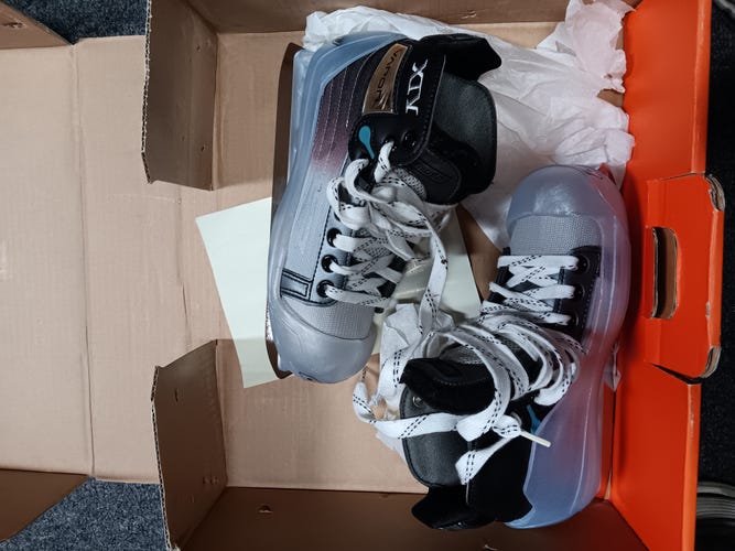 Bauer Vapor XIV Hockey Goalie Skates Regular Width Size 2 (New)
