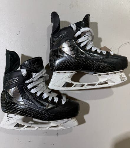 True Catalyst Pro Hockey Skates Regular Width Pro Stock 5 (Used) 9817