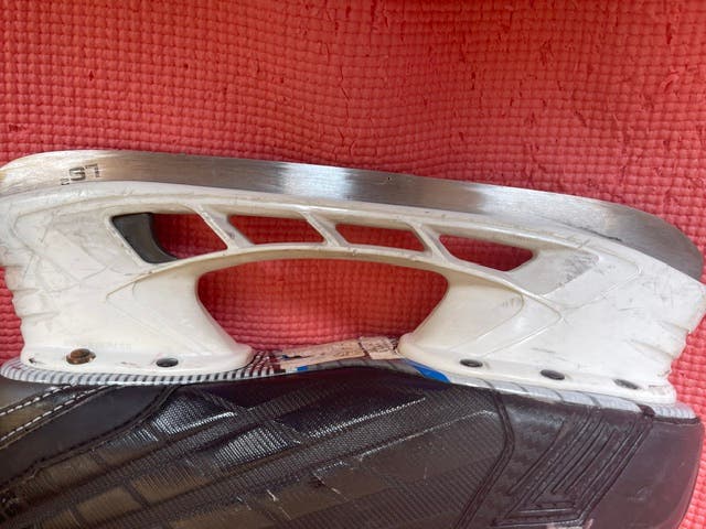 Bauer Nexus 7000 Hockey Skates Regular Width Size 3.5 (Used)