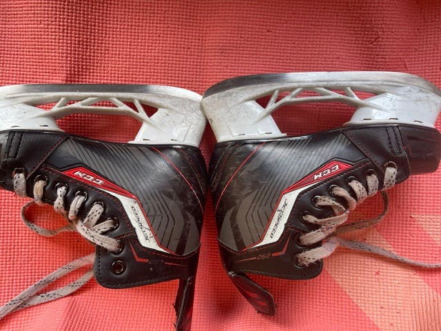 CCM JetSpeed 250 Hockey Skates Size 1 (Used)