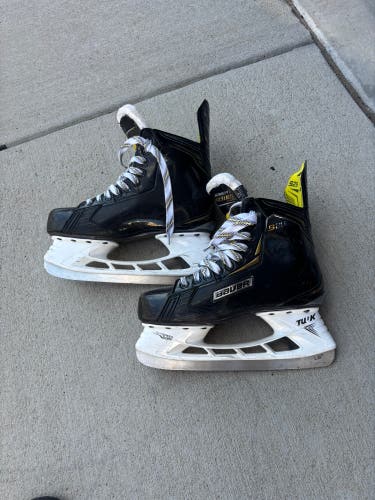 Bauer Supreme S29 Hockey Skates Regular Width 9 (Used)