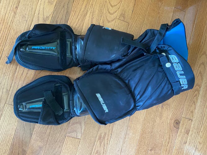 Youth Medium Bauer prodigy Hockey Pants (Used)