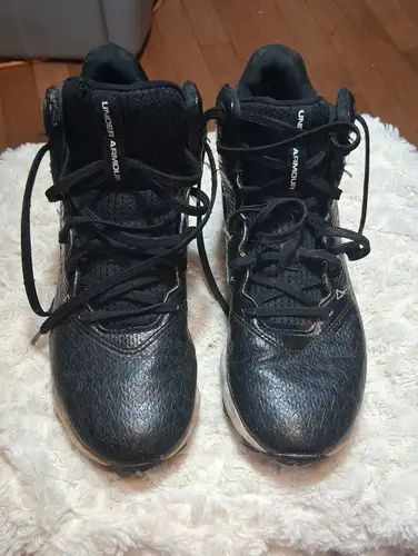 under armour football cleates youth 5.5 y spikes shoes