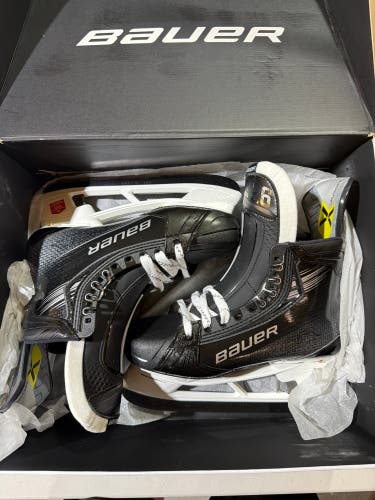 Senior Bauer Vapor Hyperlite 2 Hockey Skates Regular Width Pro Stock 8 (New) 9851